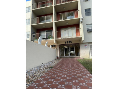 Beautiful and spacious 1 bed/1 bath condo, unit has tile and