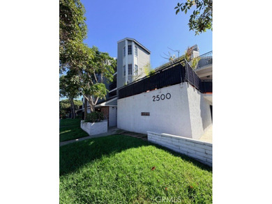 Welcome to one of the nicest condos in the beautiful Bluff