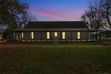 Rustic Log Cabin Retreat on Corner Lot in Claremore - Wraparound