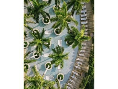 Discover the prestige and luxury of the Four Seasons in the