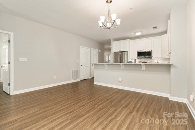 Welcome to this beautifully updated END UNIT in Spinnaker Reach