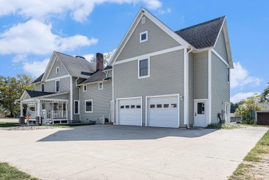 NEW PRICE - JUST IN TIME FOR THE HOLIDAYS! Perfect place to call