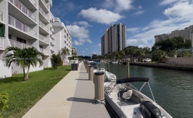 Live the boater's lifestyle! Dock your boat just steps from