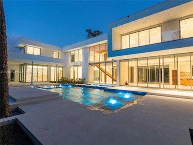 Villa Acqua di Gioia in the heart of North Pinecrest, blends