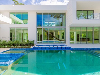 Villa Acqua di Gioia in the heart of North Pinecrest, blends