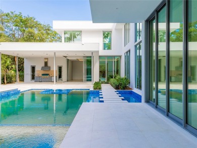 Villa Acqua di Gioia in the heart of North Pinecrest, blends