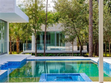 Villa Acqua di Gioia in the heart of North Pinecrest, blends