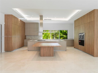 Villa Acqua di Gioia in the heart of North Pinecrest, blends