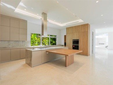 Villa Acqua di Gioia in the heart of North Pinecrest, blends