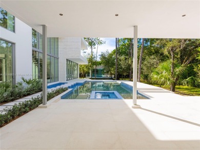 Villa Acqua di Gioia in the heart of North Pinecrest, blends