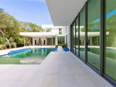 Villa Acqua di Gioia in the heart of North Pinecrest, blends