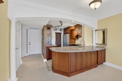 This large 1 Bedroom 1 1/2 Bathroom   Condo is in Move- In