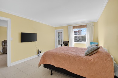 This large 1 Bedroom 1 1/2 Bathroom   Condo is in Move- In