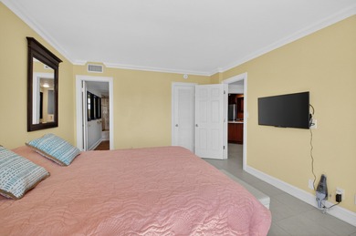 This large 1 Bedroom 1 1/2 Bathroom   Condo is in Move- In