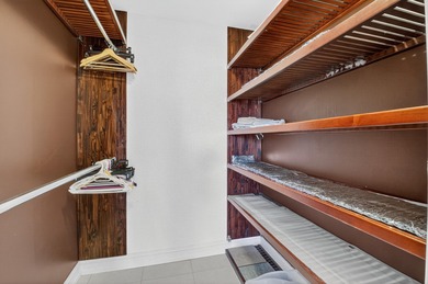 This large 1 Bedroom 1 1/2 Bathroom   Condo is in Move- In