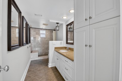 This large 1 Bedroom 1 1/2 Bathroom   Condo is in Move- In