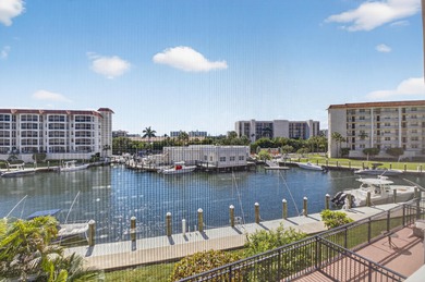 This large 1 Bedroom 1 1/2 Bathroom   Condo is in Move- In