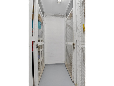 This large 1 Bedroom 1 1/2 Bathroom   Condo is in Move- In