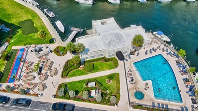 This large 1 Bedroom 1 1/2 Bathroom   Condo is in Move- In