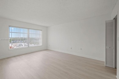 Beautiful spacious corner unit 2 Bed / 2 bath, 9th Floor, with