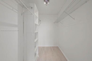 Beautiful spacious corner unit 2 Bed / 2 bath, 9th Floor, with