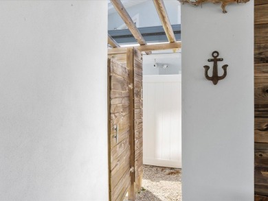 Tropical Luxury meets Coastal Living in the heart of Key Largo!