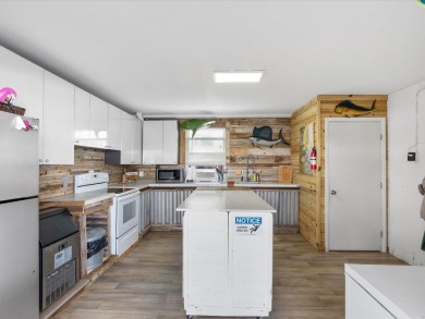 Tropical Luxury meets Coastal Living in the heart of Key Largo!