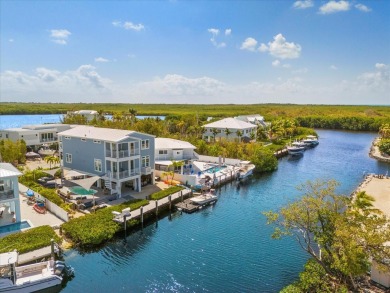 Tropical Luxury meets Coastal Living in the heart of Key Largo!