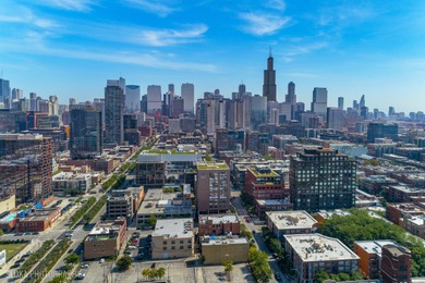 BEST VALUE PENTHOUSE WITH PRIVATE ROOFTOP IN THE WEST LOOP! LAST