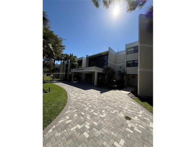 Spacious 2 bedrooms and 2.5 bathrooms unit. Located in the