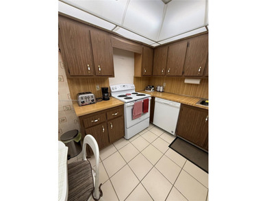 Spacious 2 bedrooms and 2.5 bathrooms unit. Located in the