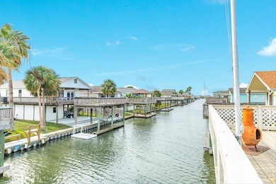 CHARMING THREE-BEDROOM CANAL HOME IN JAMAICA BEACH has a