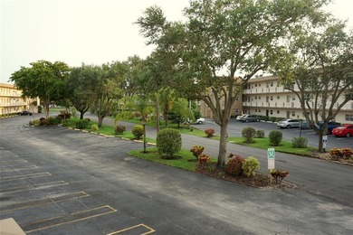 Great 2/2 condo located in Hovnanian Gardens Adult Community