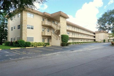 Great 2/2 condo located in Hovnanian Gardens Adult Community