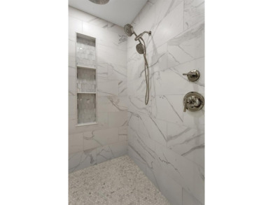 Exceptional New Waterfront Construction in Quiet Cove