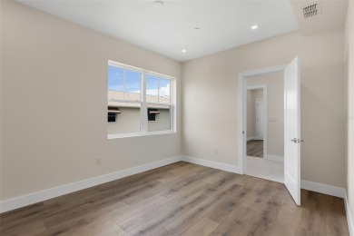 Exceptional New Waterfront Construction in Quiet Cove