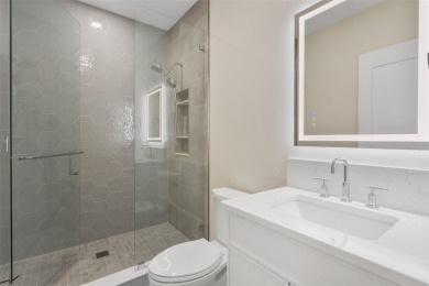 Exceptional New Waterfront Construction in Quiet Cove