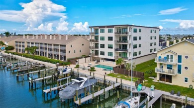 Exceptional New Waterfront Construction in Quiet Cove