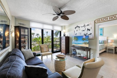 Tradewinds Beachfront end-unit Condo. Tile through-out with