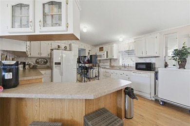 Welcome to Central Florida. This 3-bedroom, (SPLIT FLOOR PLAN /