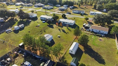 Welcome to Central Florida. This 3-bedroom, (SPLIT FLOOR PLAN /