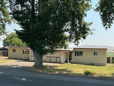 Established 4 plex on over 1 acre at the edge of Montague