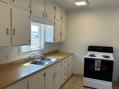 Established 4 plex on over 1 acre at the edge of Montague