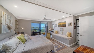 Be prepared for the breathtaking, unobstructed water views from