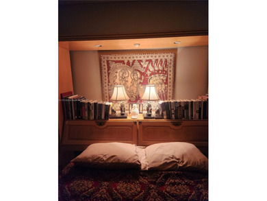 Beautiful and spacious updated 1 bedroom 1 1/2 bath  condo in a