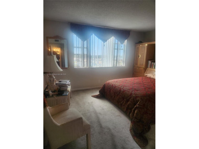 Beautiful and spacious updated 1 bedroom 1 1/2 bath  condo in a