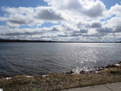 This charming condo offers stunning, expansive views of Lake