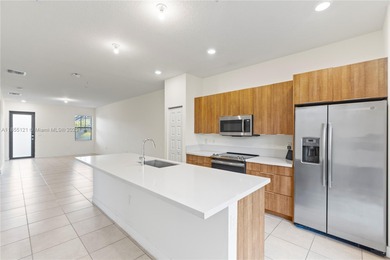 Investor opportunity! Luxurious Smart Apartment 2/ 2/1 in