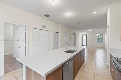 Investor opportunity! Luxurious Smart Apartment 2/ 2/1 in