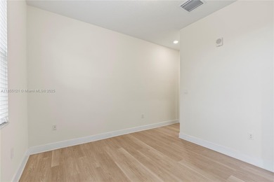 Investor opportunity! Luxurious Smart Apartment 2/ 2/1 in